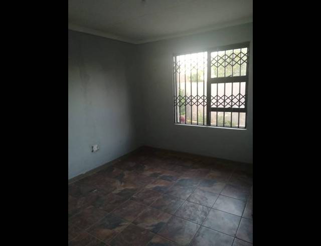 2 BEDROOM PROPERTY TO RENT IN BIRCH ACRES